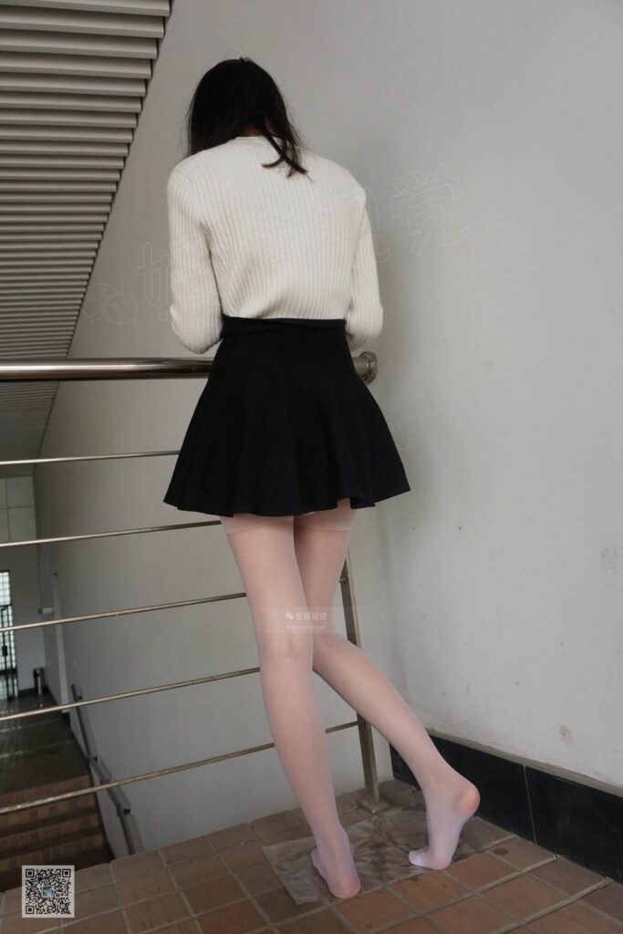 妖精视觉@NO.044 诗诗 风吹起 盼回家 白丝袜 [66P/25.3MB]插图2