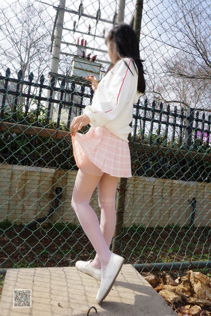 妖精视觉@NO.053 妮妮 白丝裙底“小裤裤” [33P/34MB]插图3