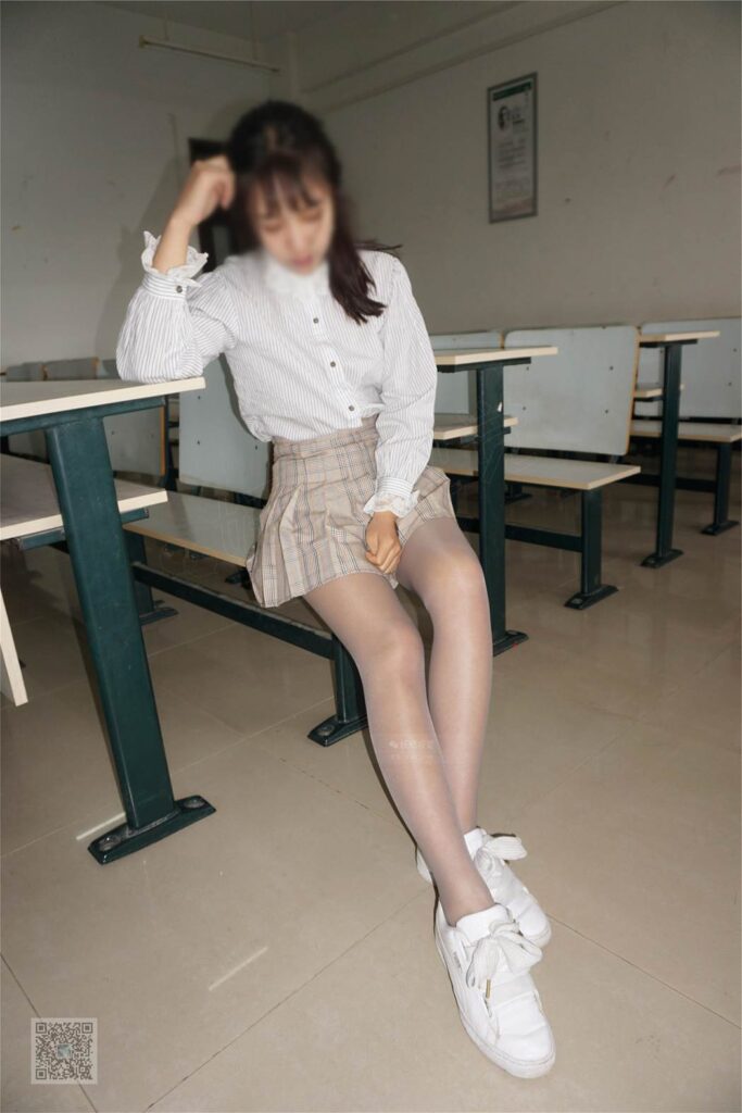 妖精视觉@NO.056 妖妖 教室的灰丝小精灵 [55P/34.3MB]插图2