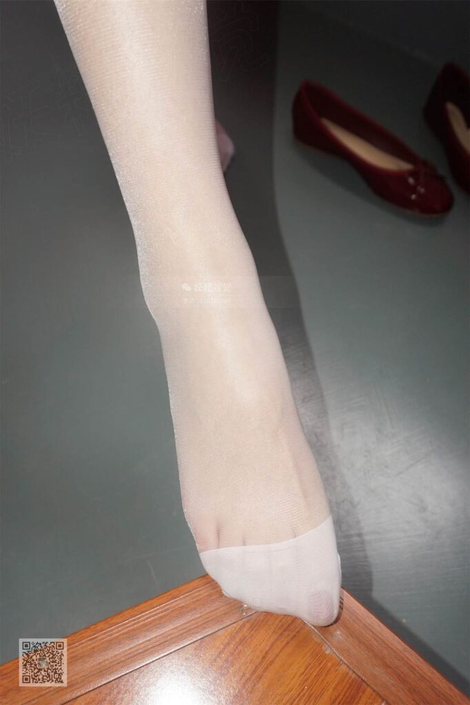 妖精视觉@NO.057 苏苏 白丝袜一步裙（下篇）[66P/37.9MB]插图3