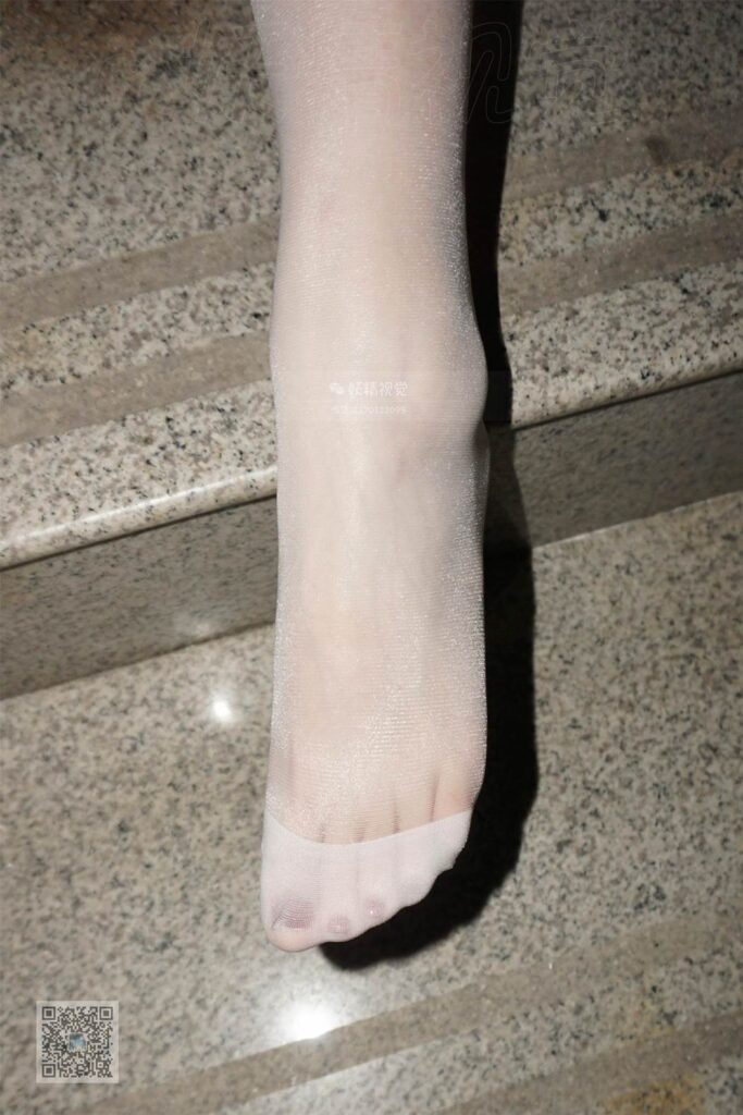 妖精视觉@NO.063 小璇 小憩的楼梯间白丝袜 [68P/47.7MB]插图3