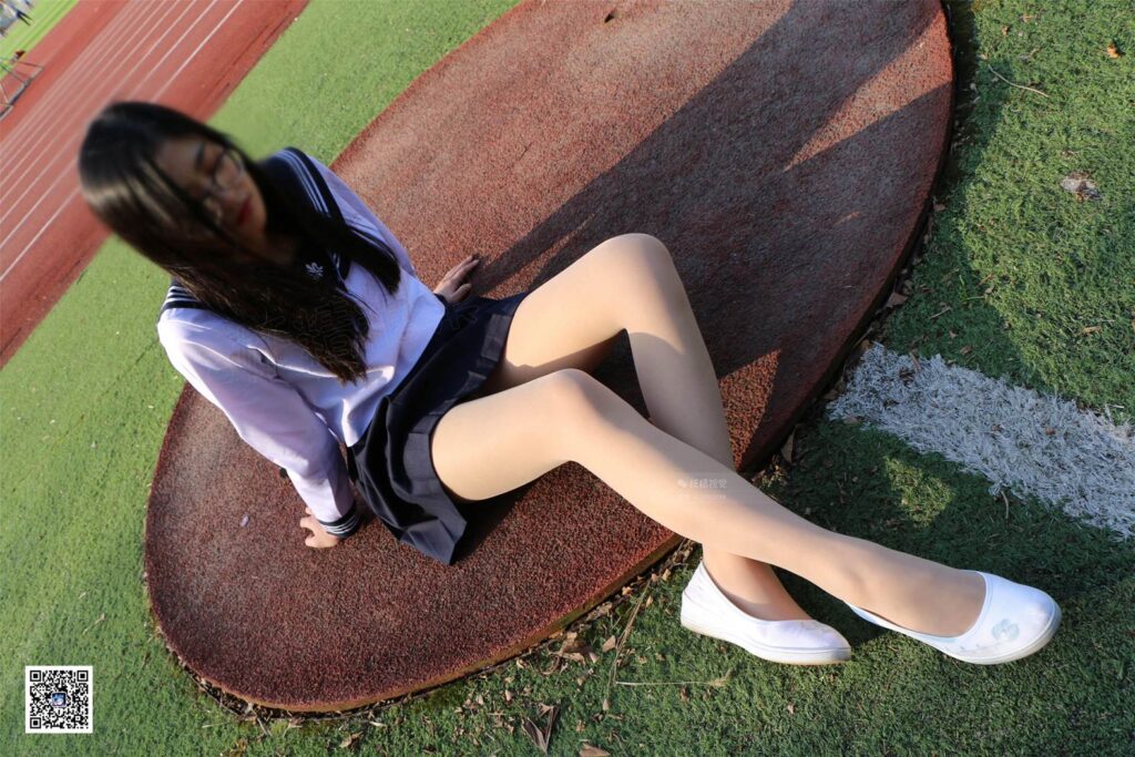 妖精视觉@NO.076 甜甜 体育场足尖加固肉丝袜 [55P/57MB]插图3