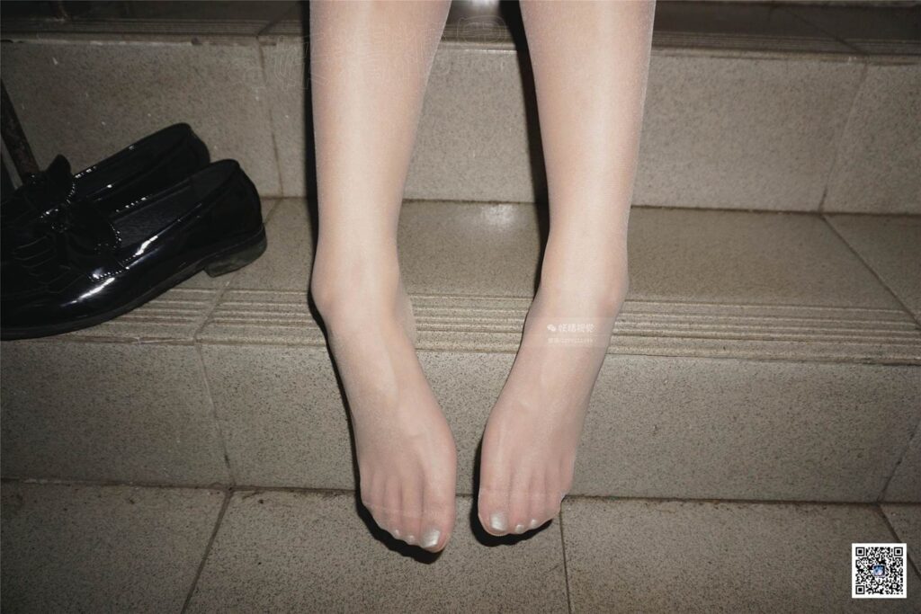 妖精视觉@NO.077 小璇 李体检偶遇你的肉丝袜 [62P/34.8MB]插图3