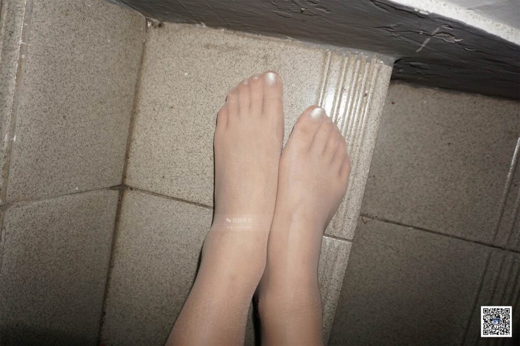 妖精视觉@NO.077 小璇 李体检偶遇你的肉丝袜 [62P/34.8MB]插图1