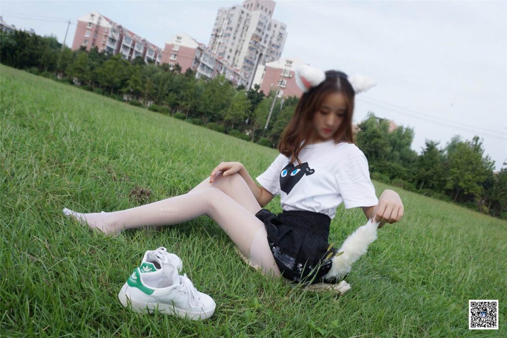 妖精视觉 NO.098 粥粥 狐狸师妹的兽耳白丝 [73P/69.6MB]插图2