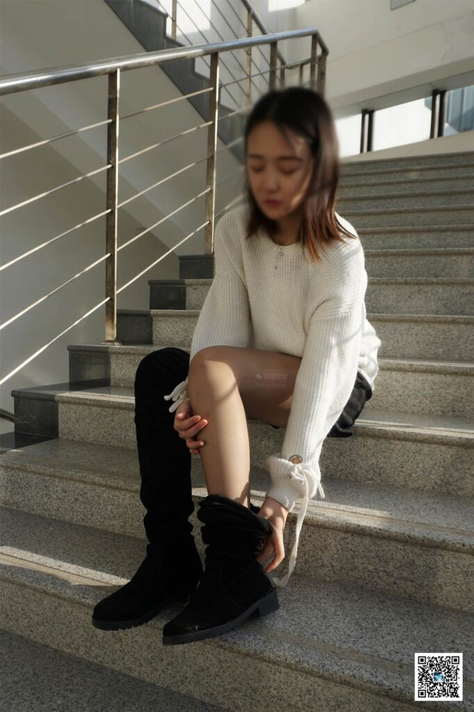 妖精视觉 NO.104 苏苏 长靴&高跟，双色丝袜 [73P/47MB]插图2