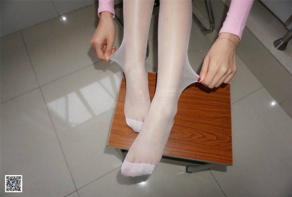 妖精视觉 NO.112 粥粥 少女心制服丝 [71P/45.4MB]插图3