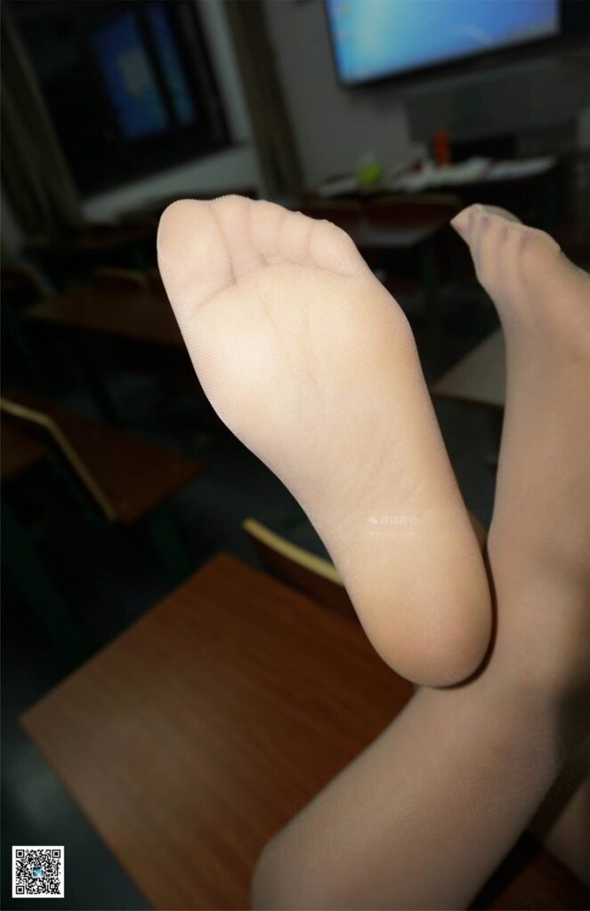 妖精视觉 NO.118 粥粥 蕾丝少女“肉丝袜” [68P/36.7MB]插图1