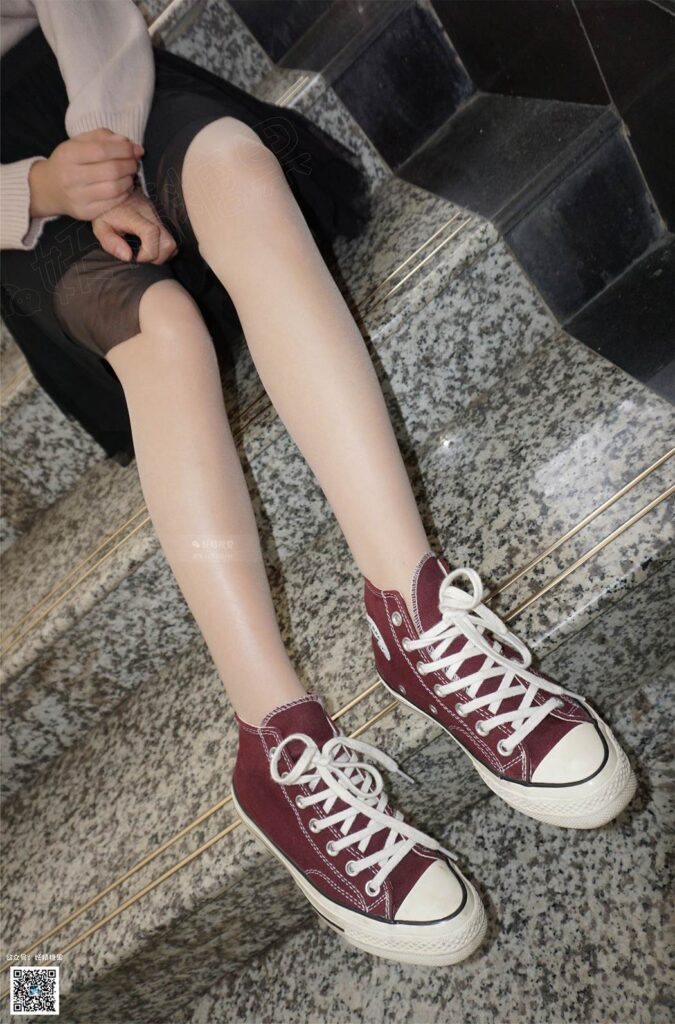 妖精视觉 NO.127 vivi 萝莉的肉丝袜 [75P/50.3MB]插图1