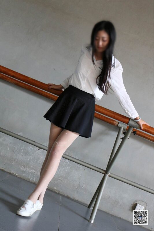 妖精视觉 NO.148 甜甜 双色白丝袜 [33P/21.8MB]-无料摄影圈