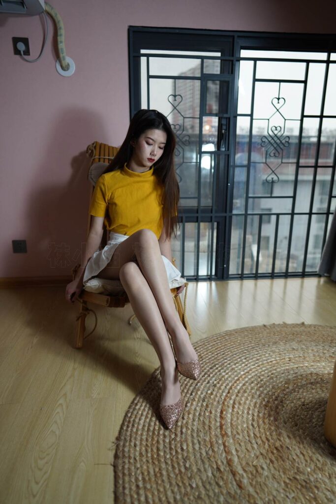 [壹吻映画]2021.01.20 YW005《嘟嘟-黄白休闲》 [98P/1V/1.68G]插图2