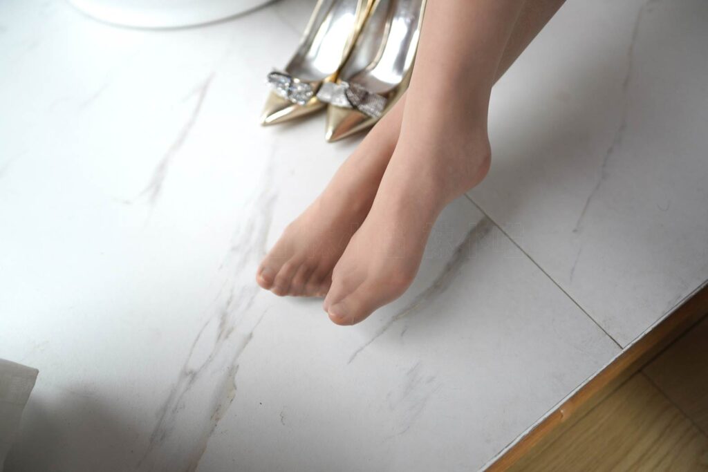 [壹吻映画]YW012《嘟嘟·质感裙》 [99P/1V/1.46G]插图3