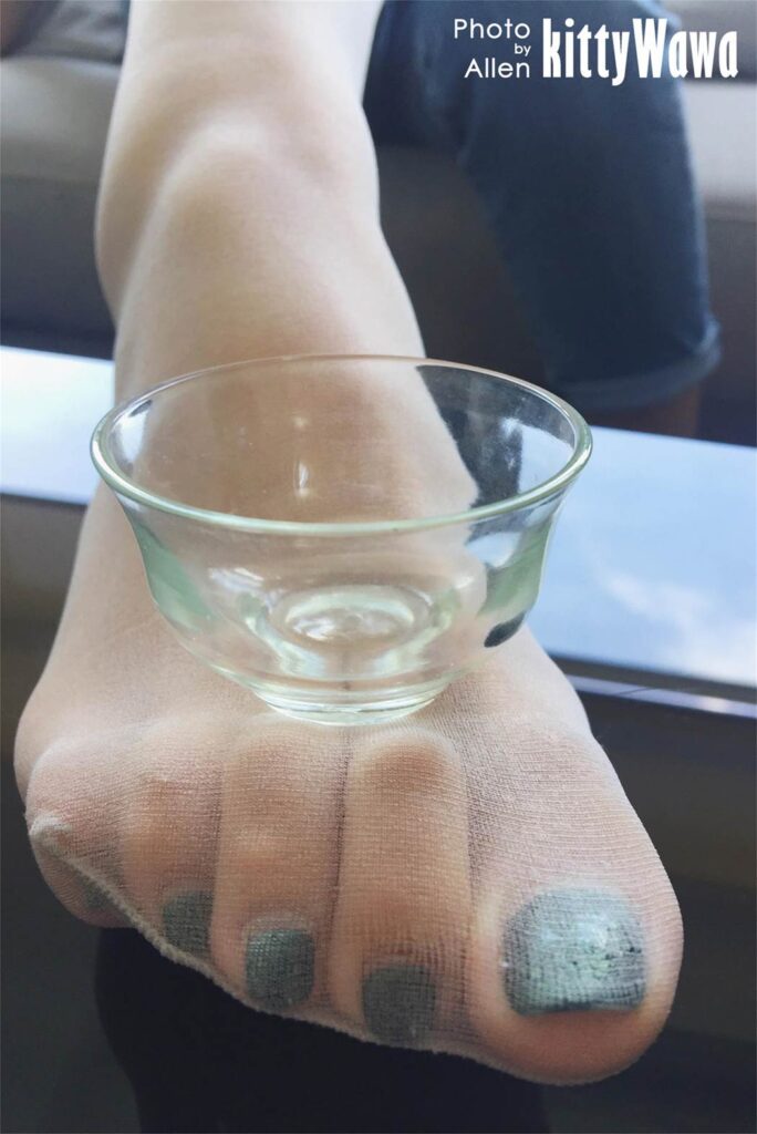 [kittyWawa袜小喵] KT001《玩物：茶杯》[57P/53MB]插图1