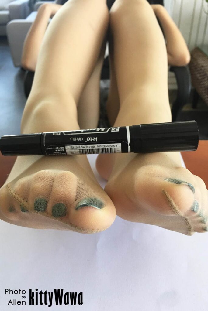 [kittyWawa袜小喵] KT002《玩物：黑色马克笔》[99P/18MB]插图2