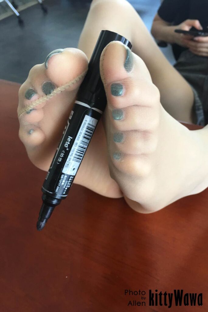 [kittyWawa袜小喵] KT002《玩物：黑色马克笔》[99P/18MB]插图3