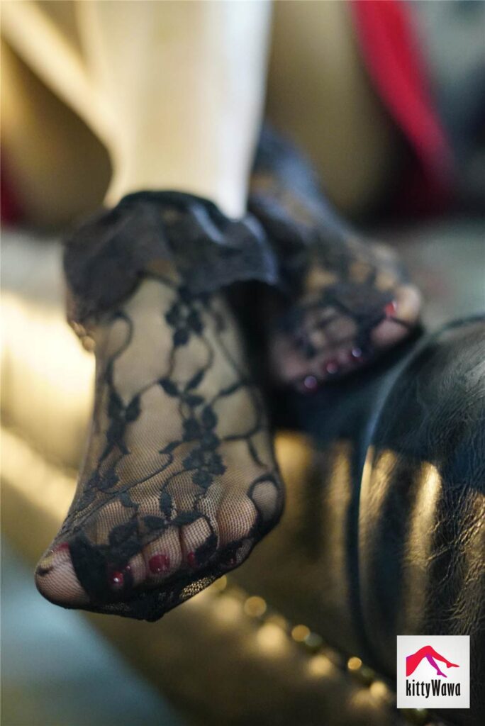 [kittyWawa袜小喵] KT010《被挑逗的蕾丝》[99P/21MB]插图2