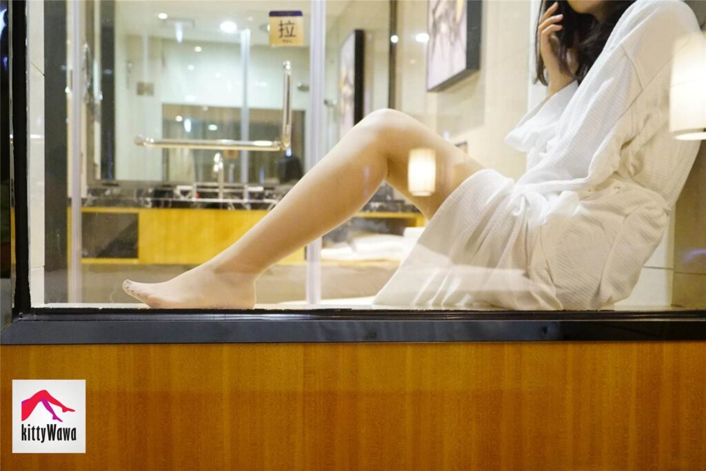 [kittyWawa袜小喵] KT013《浴袍与萝卜丁》[99P/21MB]插图1