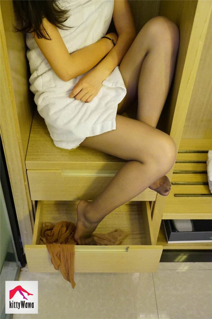 [kittyWawa袜小喵] KT023《喂你吃维生素ABCDEFG》[99P/22MB]插图1