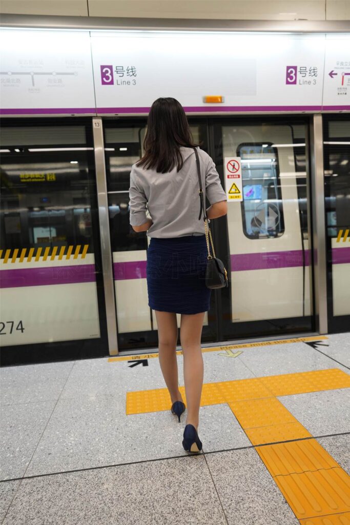 [kittyWawa袜小喵]KT187《地铁偶遇》[59P/99.1MB]插图1