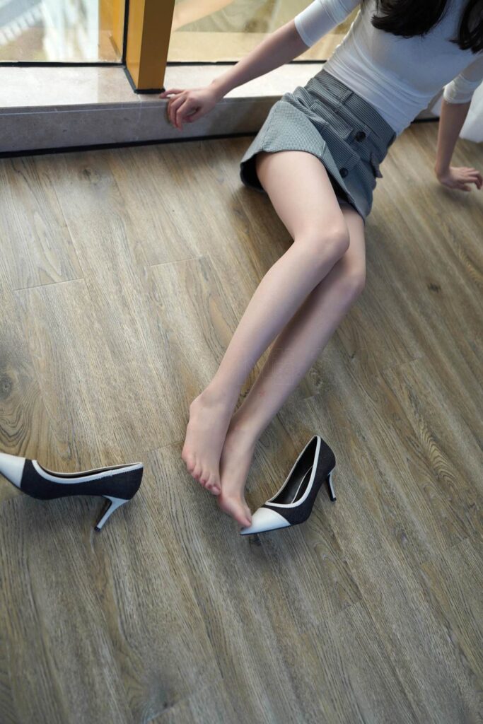 [KittyWawa袜小喵]KT238《翘个小班来拍腿》[99P/175MB]插图3