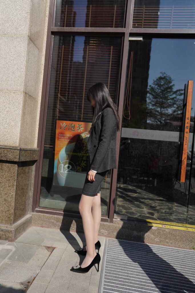 [kittyWawa袜小喵]KT256 户外职业装 [98P/177MB]插图1