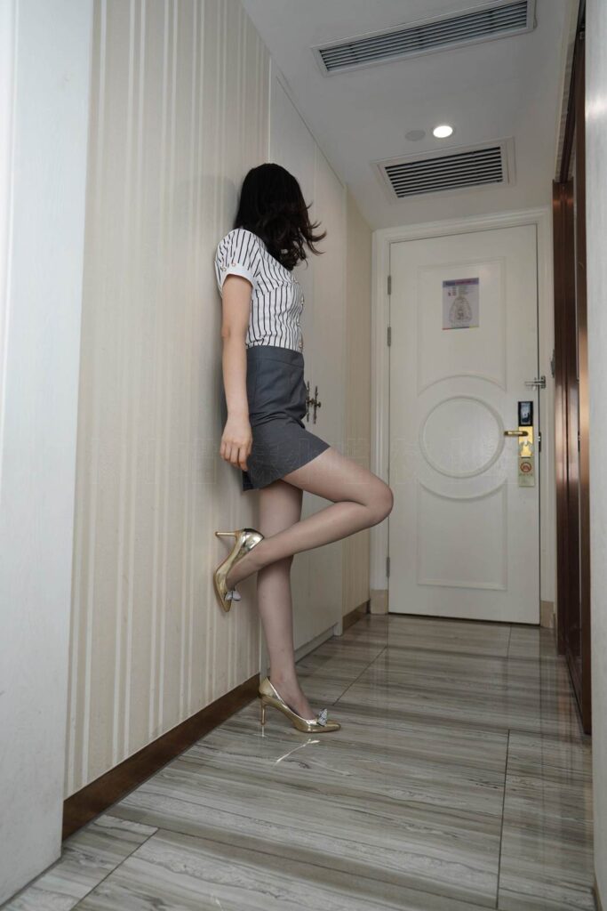 [KittyWawa袜小喵] KT308《照镜子》[75P/128MB]插图1