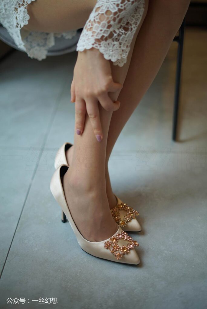 [高丝女子图鉴]袜小喵×一丝幻想 NZ009 格格[59P/50.7MB]插图1