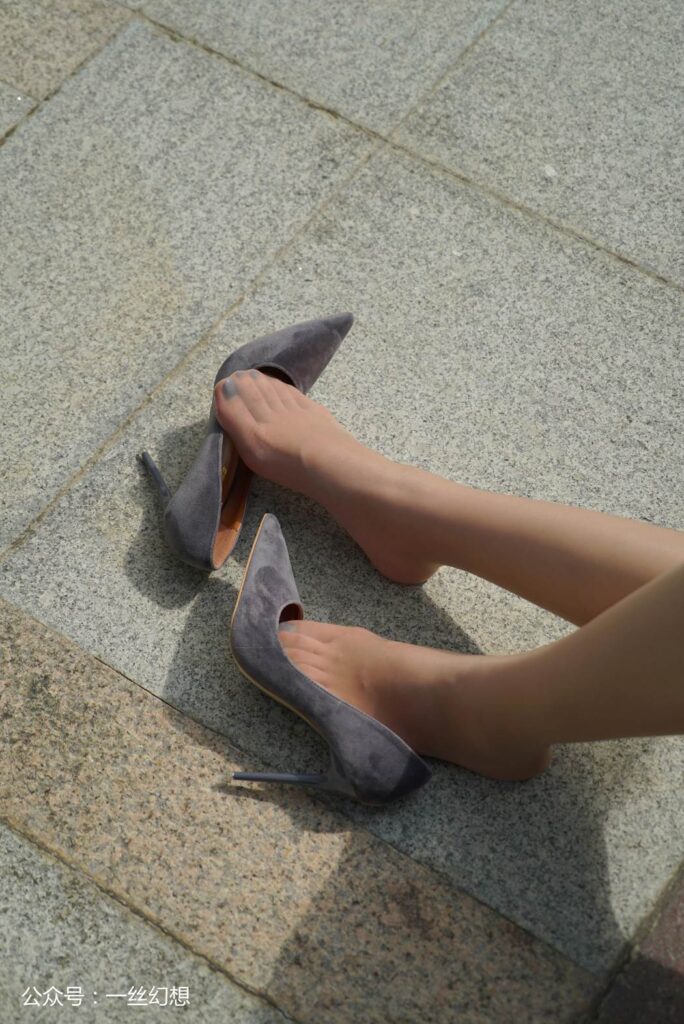 [高丝女子图鉴]袜小喵×一丝幻想 NZ018 茜茜[59P/67MB]插图1