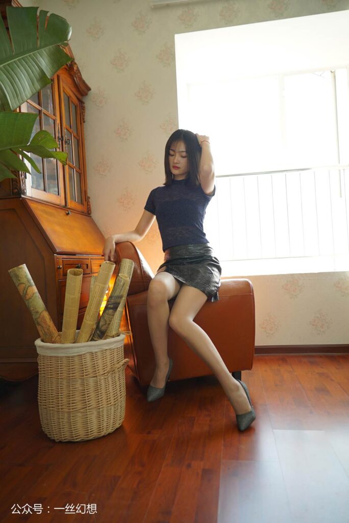 [高丝女子图鉴]袜小喵×一丝幻想 NZ019 格格 [59P/54MB]插图3