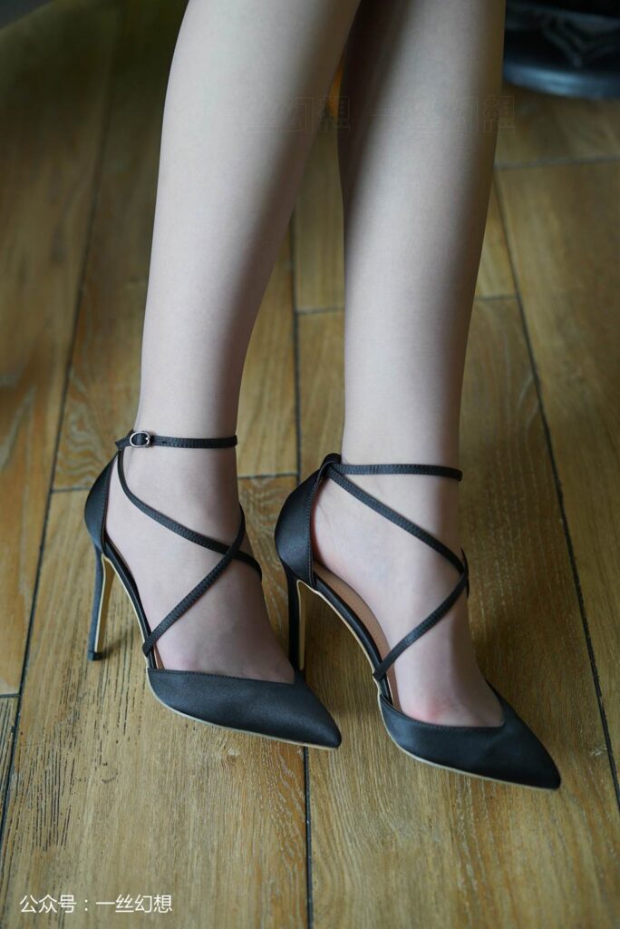 [高丝女子图鉴]袜小喵×一丝幻想 NZ034 茜茜 [59P/59.3MB]插图2