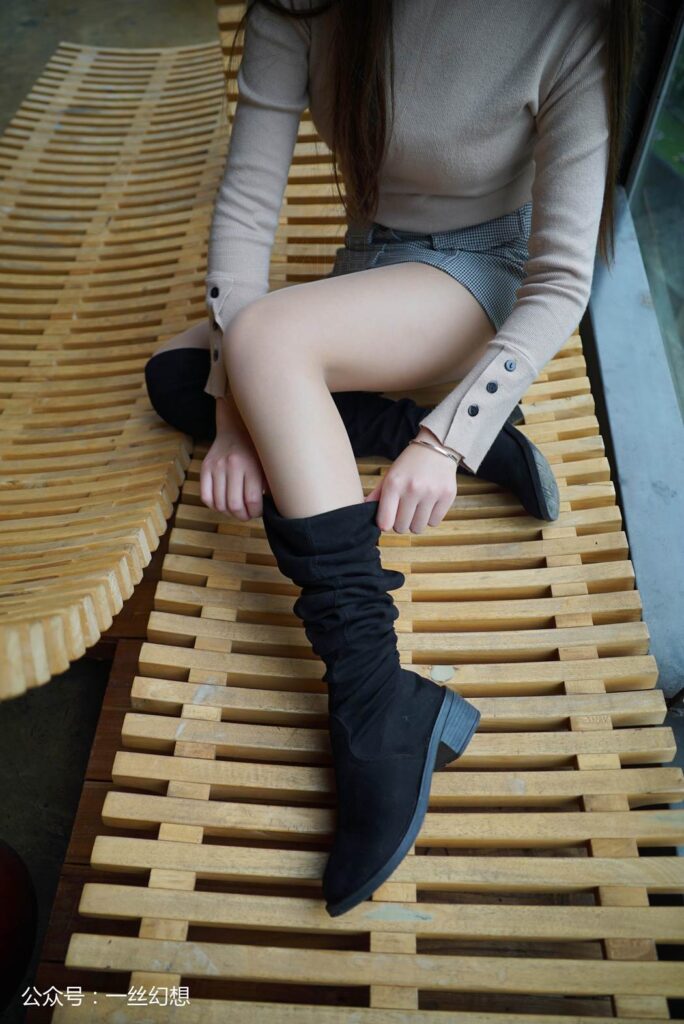 [高丝女子图鉴]袜小喵×一丝幻想 NZ035 ViVi [59P/68MB]插图3