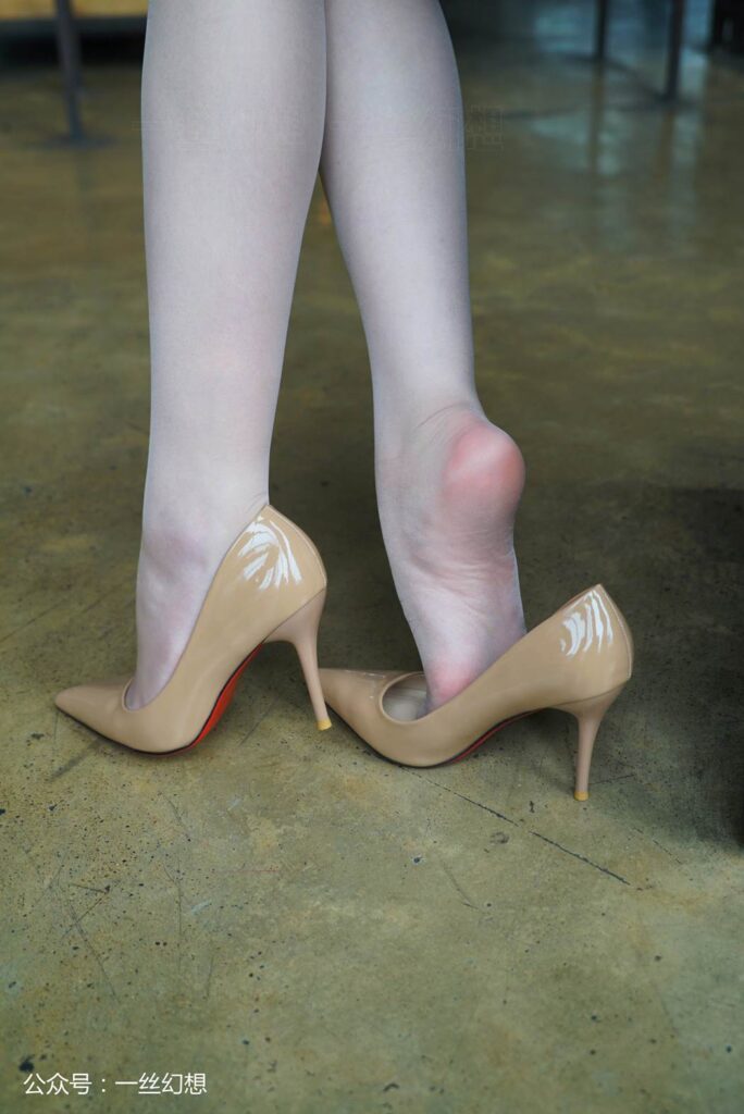 [高丝女子图鉴]袜小喵×一丝幻想 NZ.038 茜茜 [59P/59MB]插图1