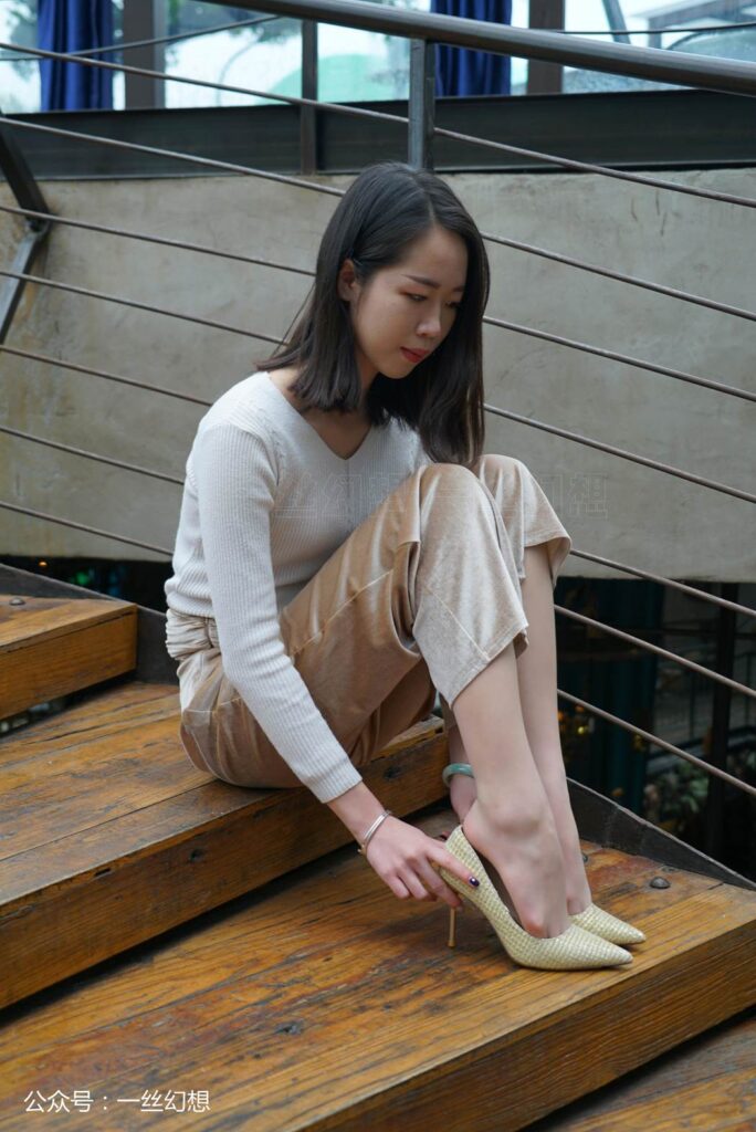 [高丝女子图鉴]袜小喵×一丝幻想 No.042 茜茜 [59P/110MB]插图1