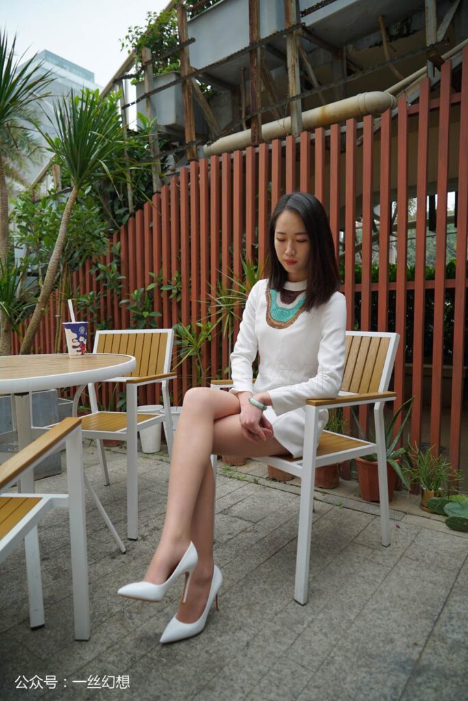 [高丝女子图鉴]袜小喵×一丝幻想 No.048 茜茜 [59P/70MB]插图2