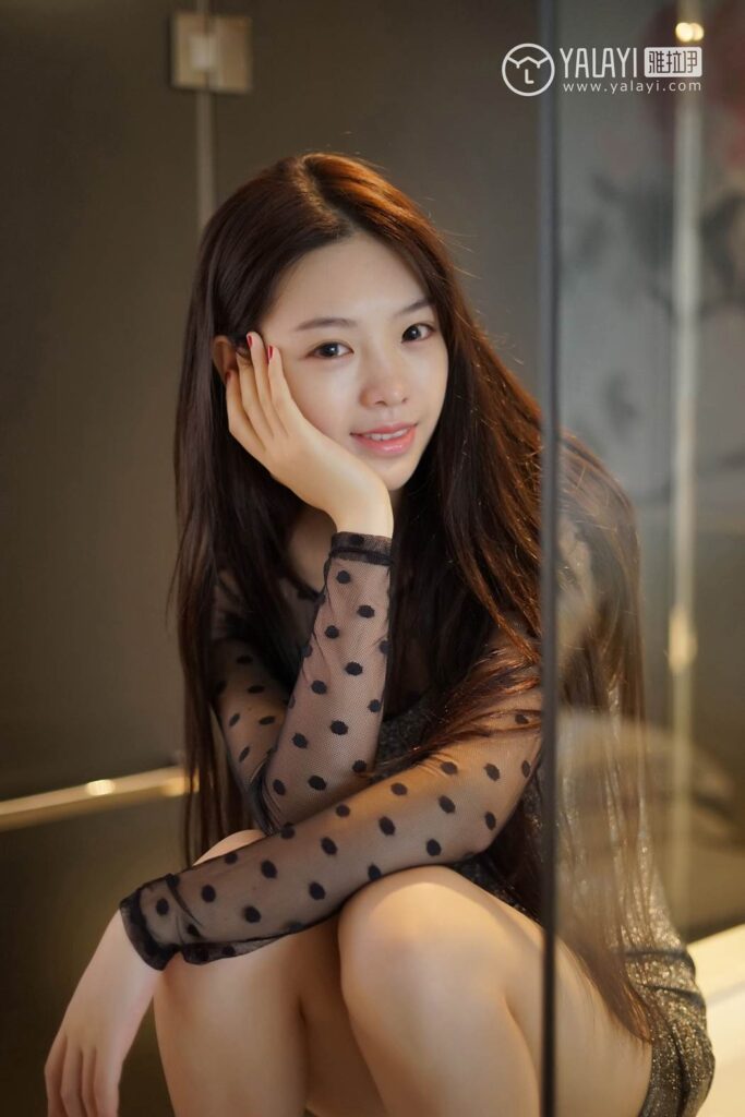 [YALAYI雅拉伊] 2018.12.21 No.018 水嫩红颜私房 严冰冰 [42P/295MB]插图2