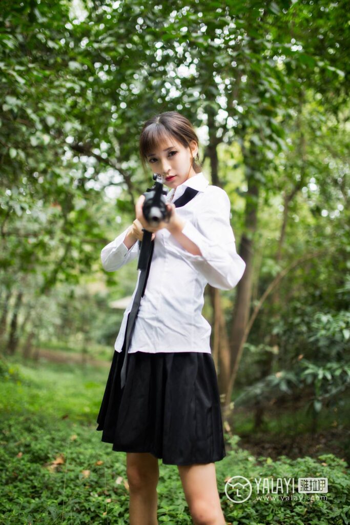 [YALAYI雅拉伊] 2019.02.11 No.054 户外吃鸡少女 蘑菇 [45P/555MB]插图2