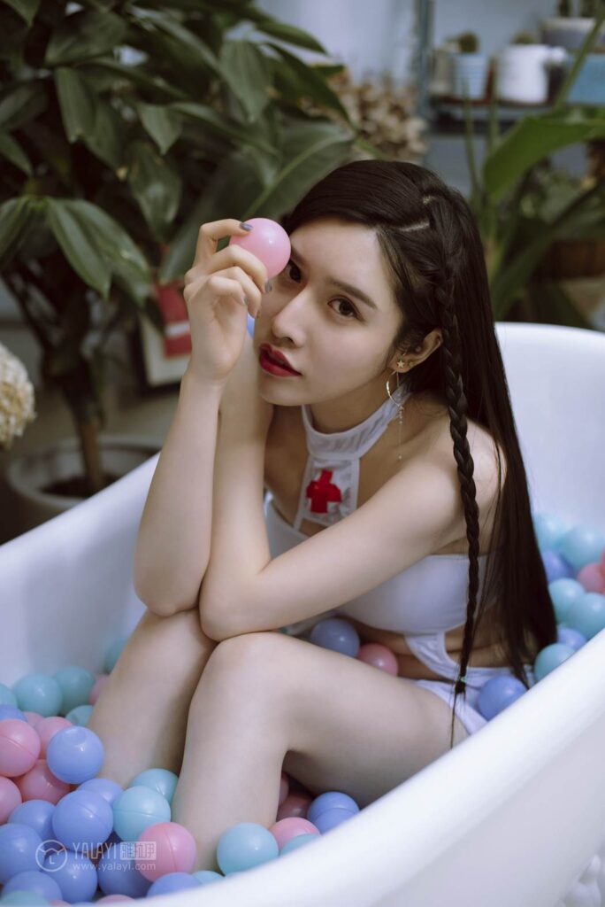 [YALAYI雅拉伊] 2018.12.11 No.141 护士小姐姐 颖莹 [45P/343MB]插图2