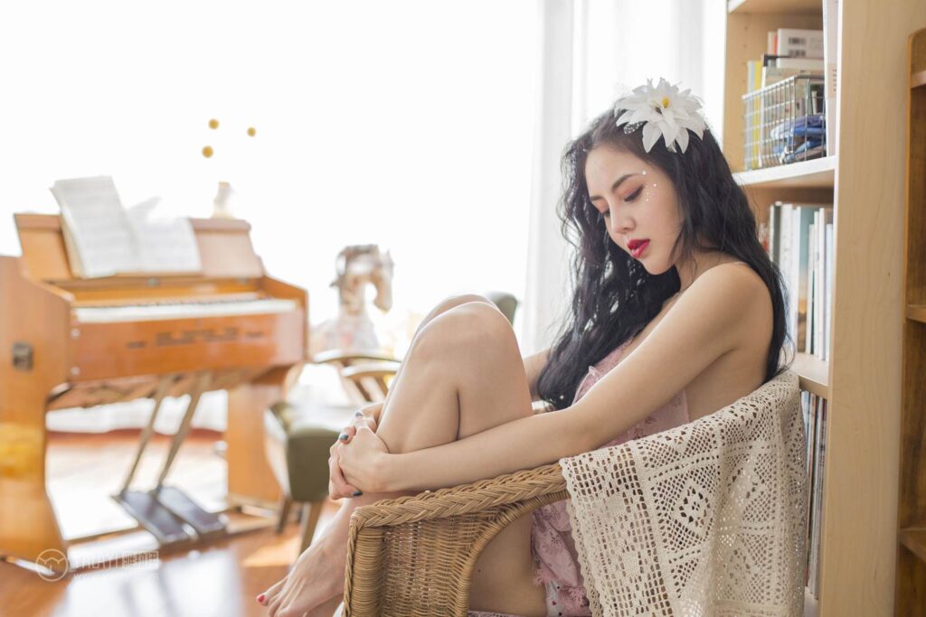 [YALAYI雅拉伊] 2018.12.24 No.150 橘色的暖阳花 凉儿 [66P/385MB]插图2