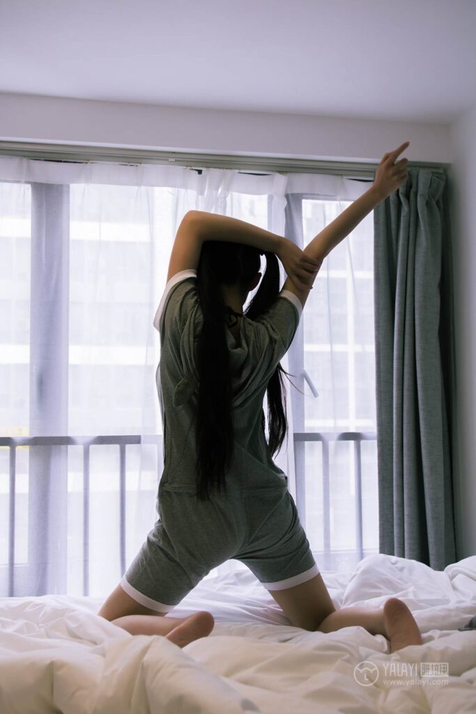 [YALAYI雅拉伊] 2019.03.02 No.201 灰色控龙猫睡衣 小琉 [42P/316MB]插图2