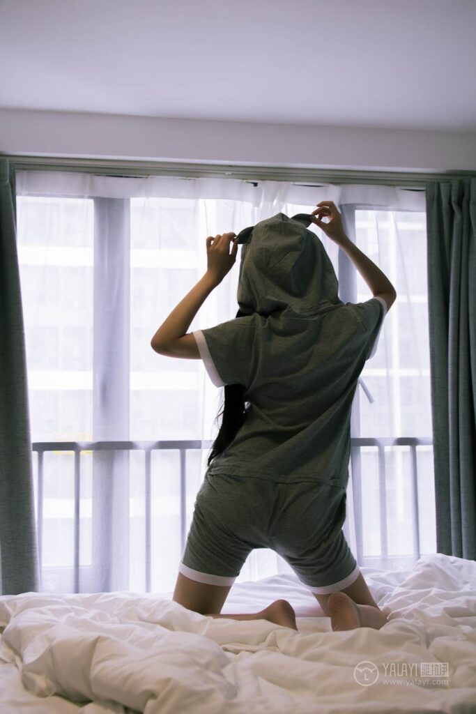 [YALAYI雅拉伊] 2019.03.02 No.201 灰色控龙猫睡衣 小琉 [42P/316MB]插图3