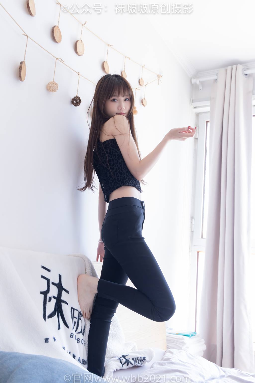 [BoBoSocks袜啵啵]NO.598 甜甜圈-马丁靴、薄肉丝、裸足[148P/1V/6.20GB]插图3