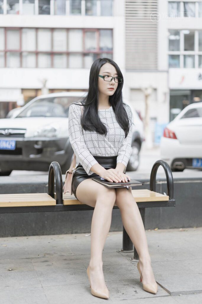 [YALAYI雅拉伊] 2019.06.28 No.322 何嘉颖《女白领的私生活第一季》[52+2P/324MB]插图1