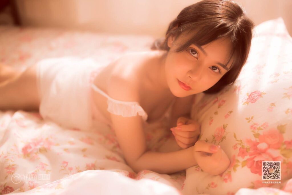 [YALAYI雅拉伊] 2019.09.20 Vol.406 香床睡衣美人儿 香儿 [42+1P/208MB]插图1