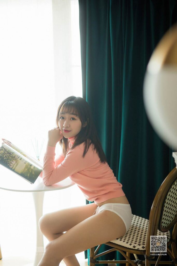 [YALAYI雅拉伊] 2020.02.01 Vol.531 穿毛衣好热 小颖 [46+1P/653MB]插图3