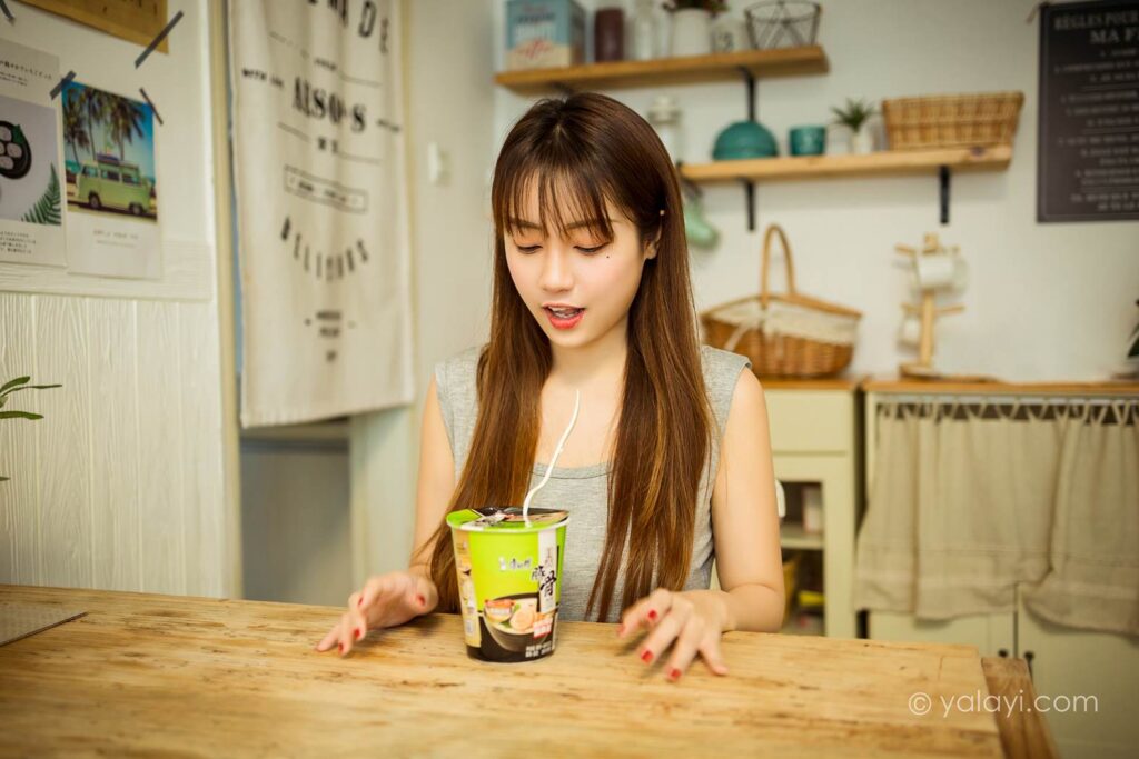 [YALAYI雅拉伊] 2020.10.02 NO.709 虞艺《私藏的吃货女友》[53P/531MB]插图2