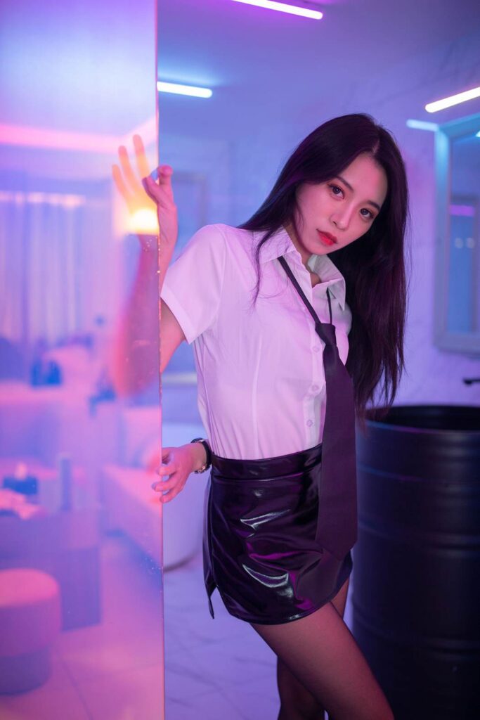 [YALAYI雅拉伊] 2020.11.04 NO.721 丽雅《霓虹甜心》[46P+1P/296MB]插图2