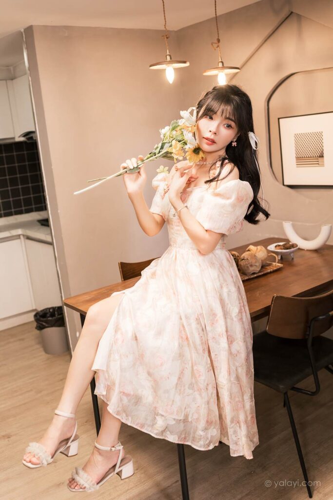 [YALAYI雅拉伊]2023.11.01 NO.1085 小花裙少女 程小蝶[45+1P/236MB]插图2