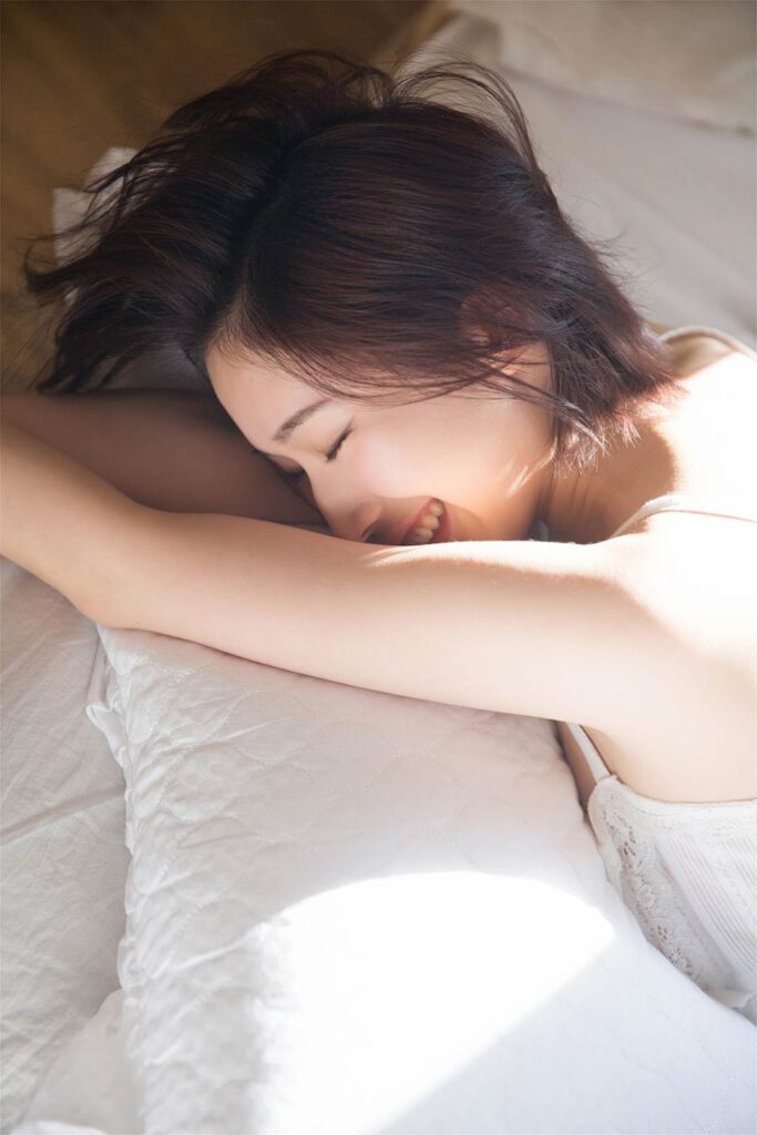 [YALAYI雅拉伊]2023.12.20 NO.1095 窗边少女[46+1P/235MB]插图2