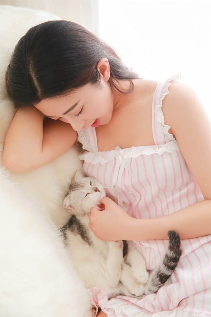 [YALAYI雅拉伊]2023.12.05 NO.1107 她的猫[34+1P/172MB]插图2