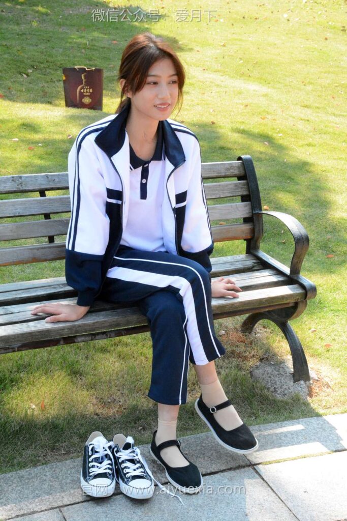 月下摄影 NO.004 秀秀~浅发校服 其实我喜欢酷酷的，今天第一期被安排了校服！[130P/2V/17.37G]插图1